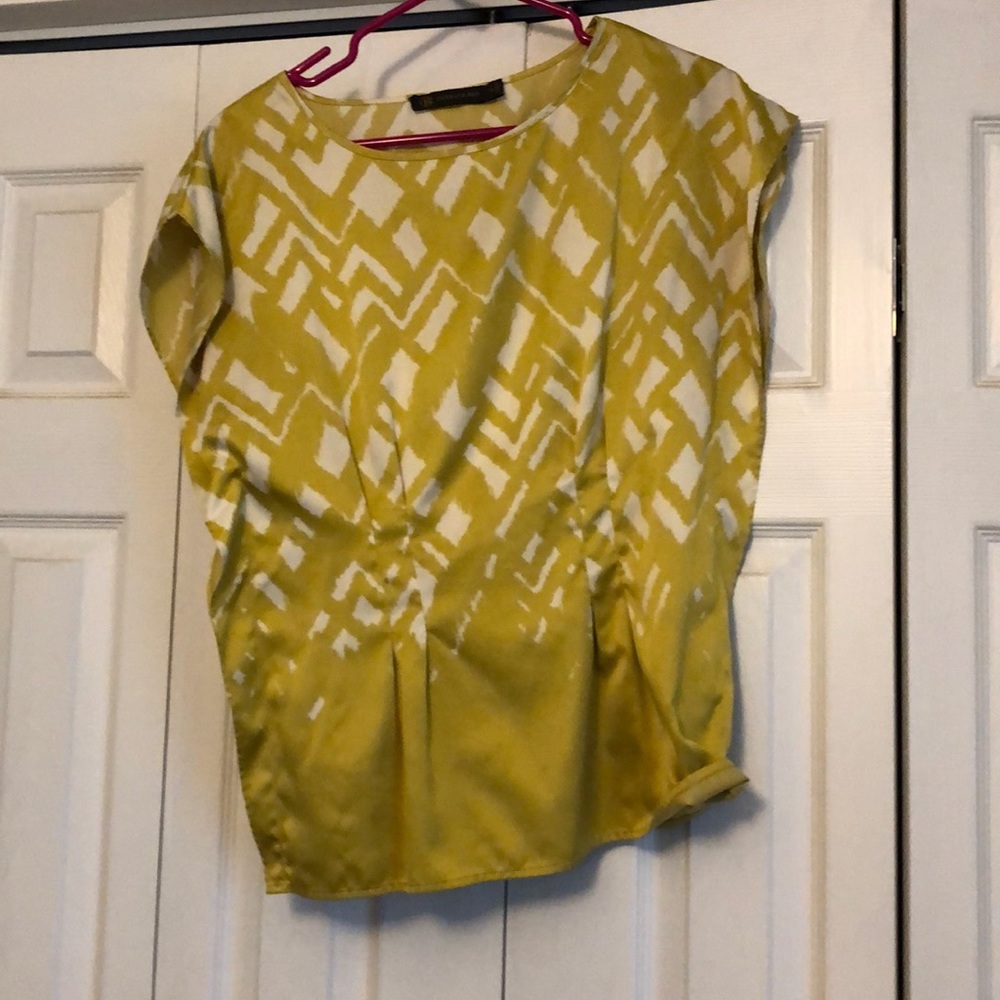 Yellow/green/gold top